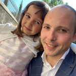 欧美成熟男人套图素材_有一个女儿，企业家，生活照丰富（928张图+81个视频）