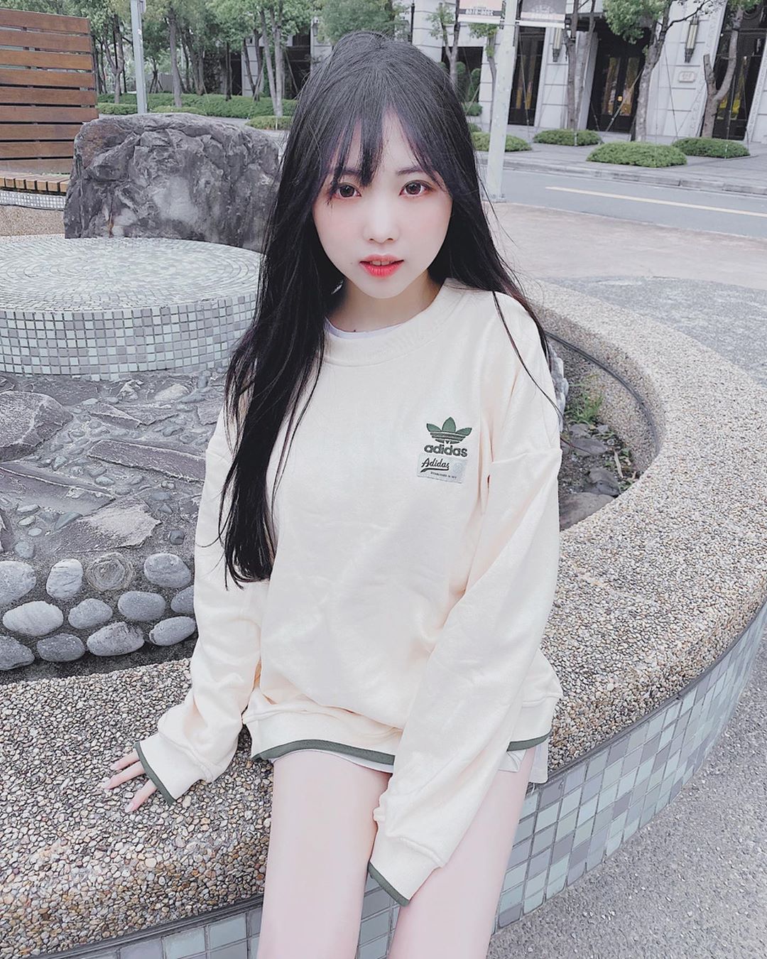 微信小美女套图_同一个女生真实生活照片5