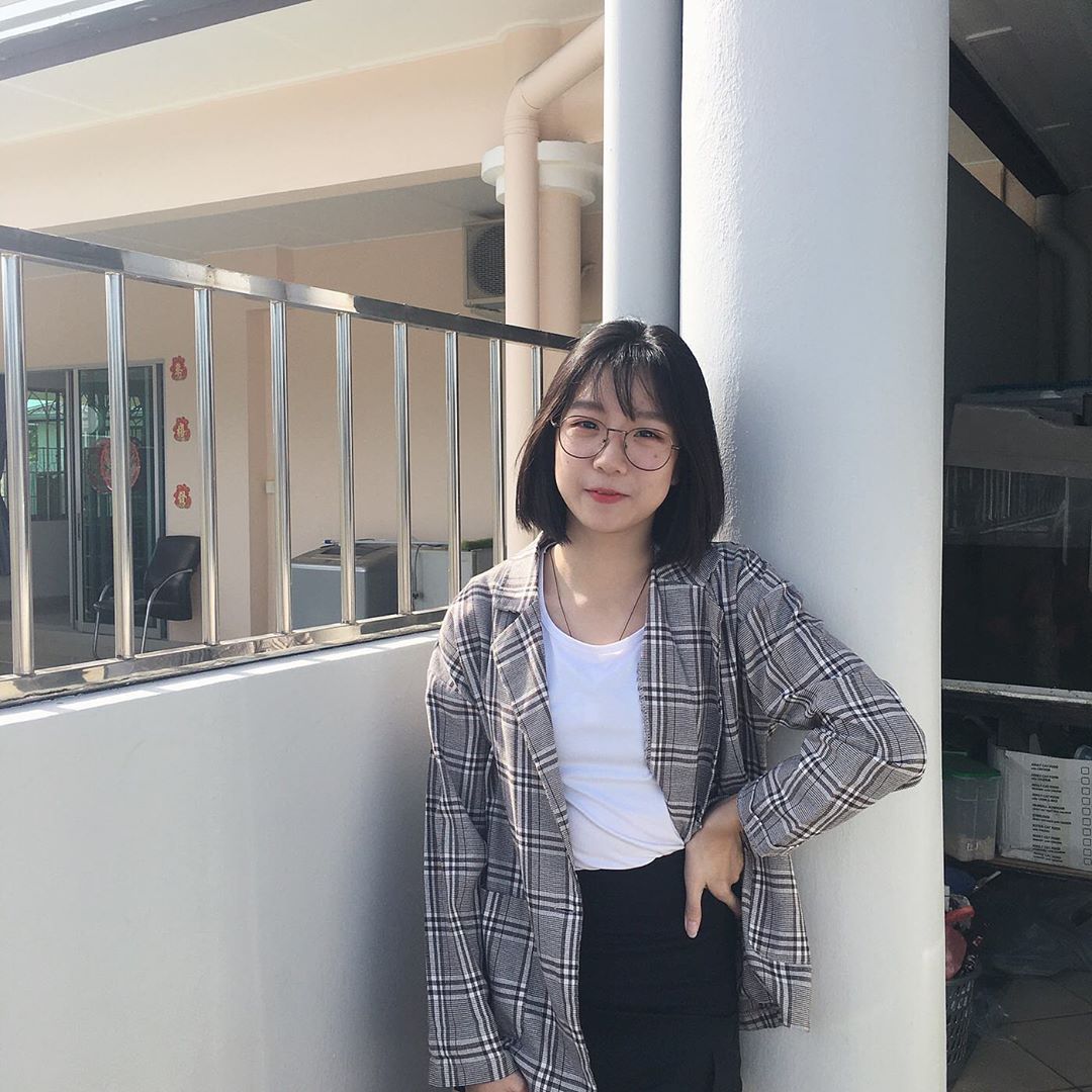 微信小美女套图_同一个女生真实生活照片3