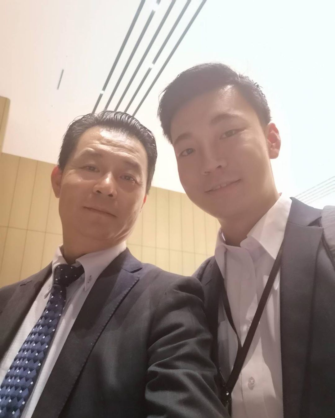 外企公司高管套图_中年成功男人微信生活照片微信朋友圈包装素材3
