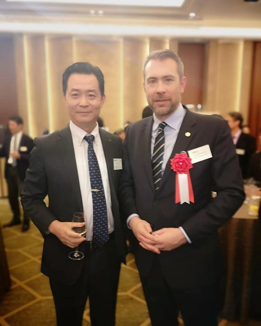 外企公司高管套图_中年成功男人微信生活照片微信朋友圈包装素材4