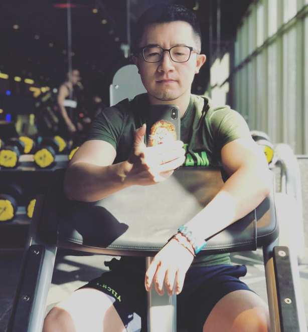 微信帅哥套图_微信小哥哥营销图片素材-朋友圈同人男图片2