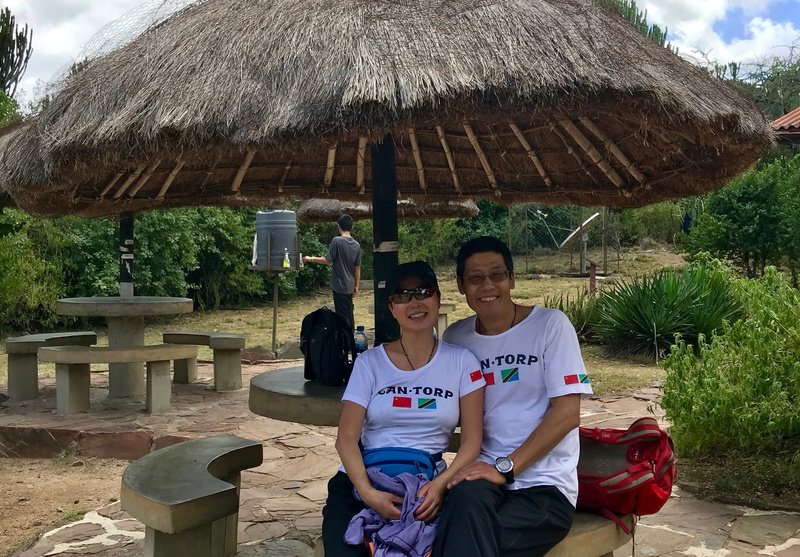 老帅哥真实生活照_50岁左右同一个人男士套图_有妻儿合照爱运动跑步爬山旅组图7