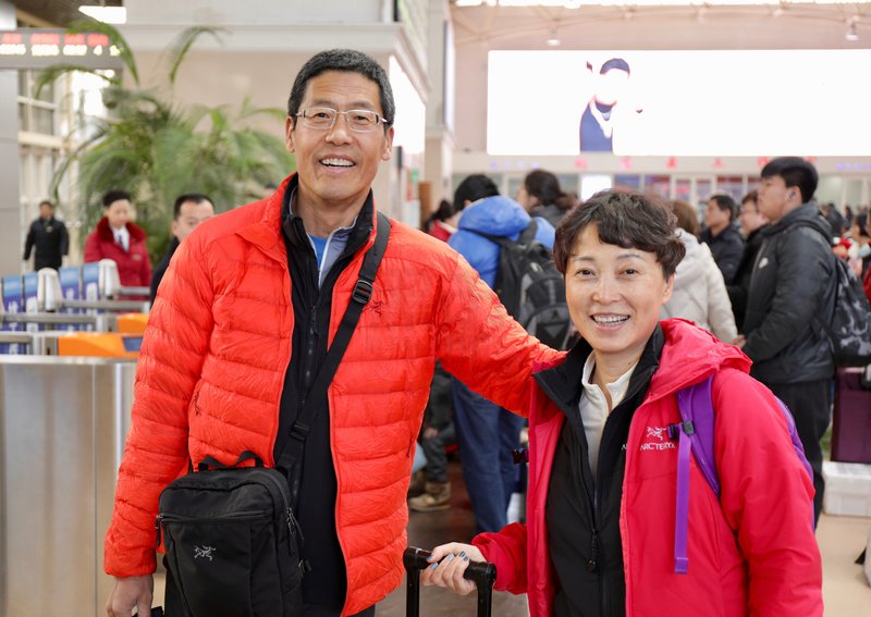 老帅哥真实生活照_50岁左右同一个人男士套图_有妻儿合照爱运动跑步爬山旅组图10