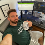 欧美帅哥套图素材_成熟大叔，工作照较多，户外滑雪，帆船出海度假视频图（131张图+9个视频）