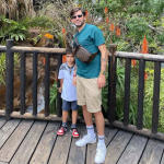 欧美成熟大叔套图素材_带一个男孩，有工作照，西装照豪车家庭视频图（422张图+12个视频）