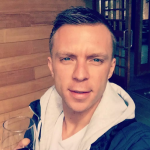 迪拜帅哥套图素材_有钱有腹肌身材好，美女围着转经常吃大餐视频图（293张图+1个视频）