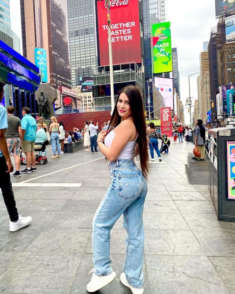 外国美女生活照素材_欧美外国年轻美女套图-微商营销同人图片身材超赞2