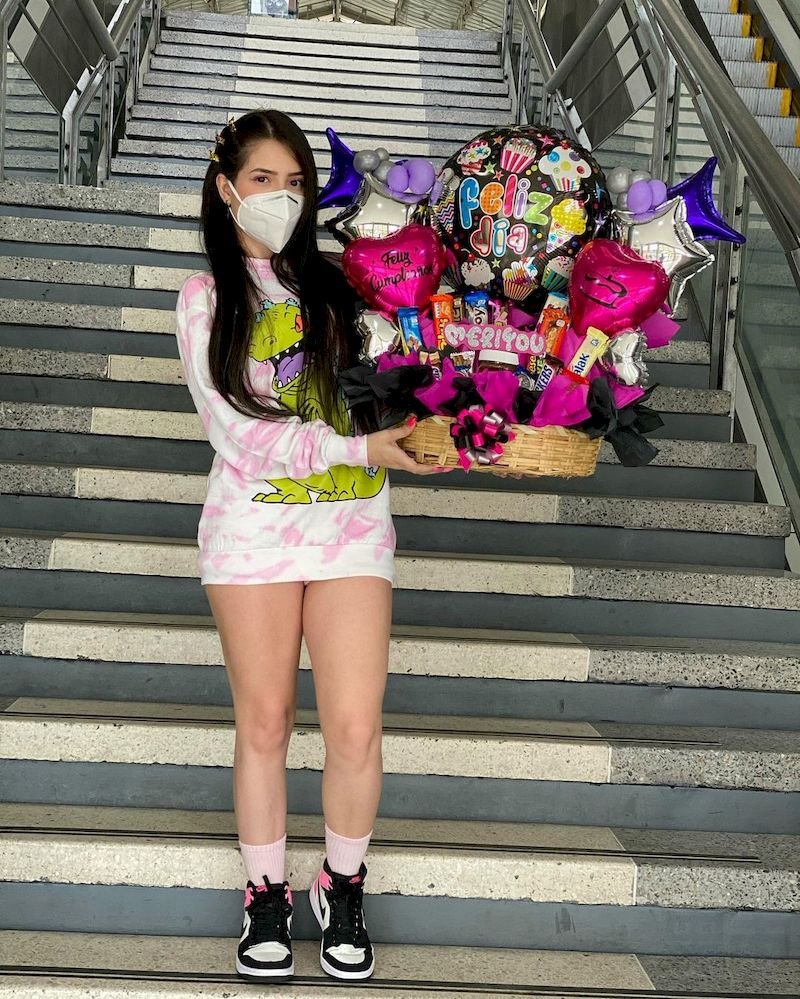 外国美女生活照素材_欧美外国年轻美女套图-微商营销同人图片身材超赞19