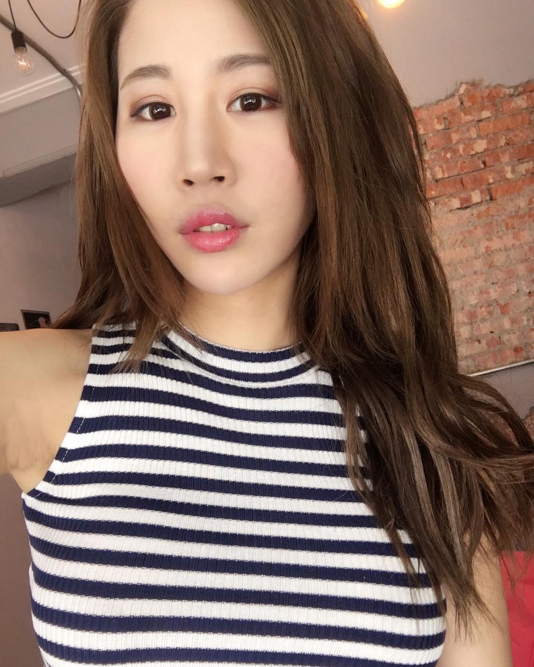 白富美女孩套图素材_真实美女生活照朋友圈包装生活工作吃喝玩乐图1