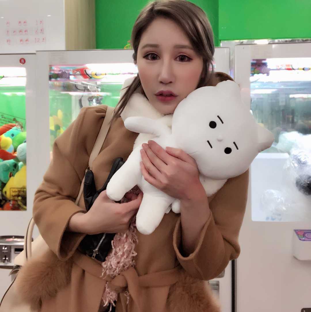 白富美女孩套图素材_真实美女生活照朋友圈包装生活工作吃喝玩乐图12