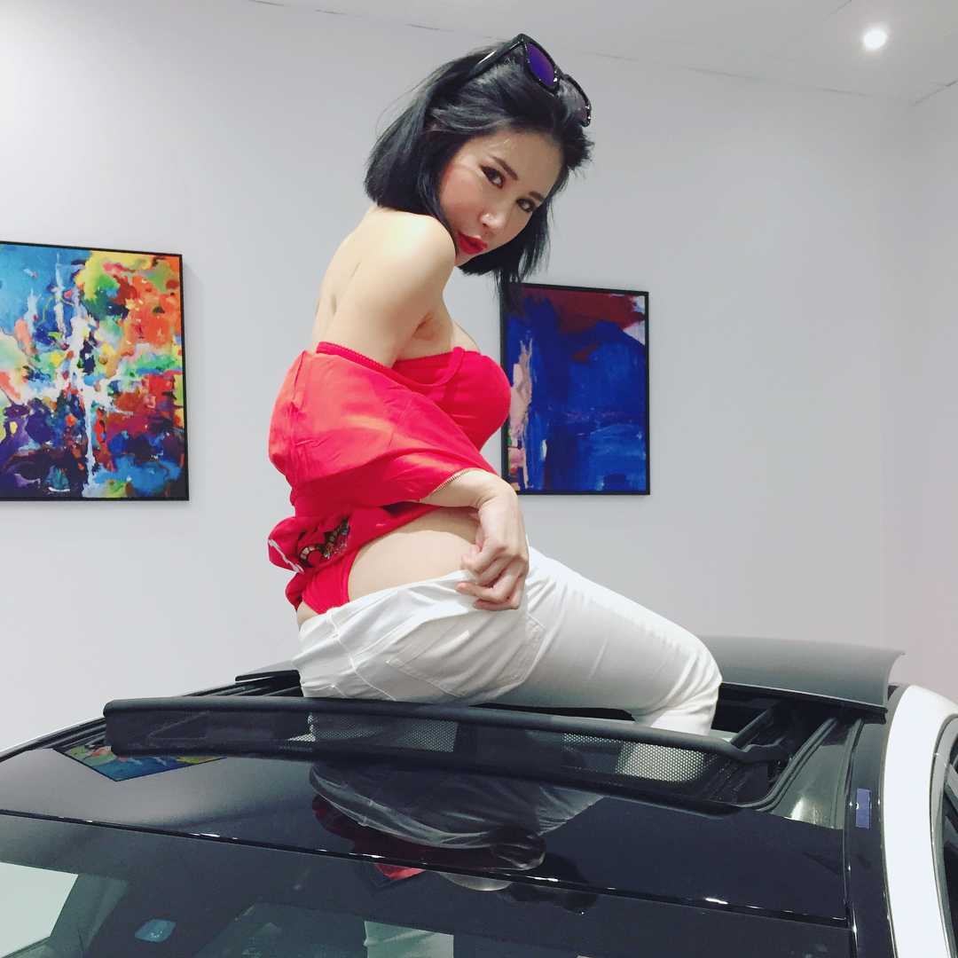 白富美女孩套图素材_真实美女生活照朋友圈包装生活工作吃喝玩乐图13