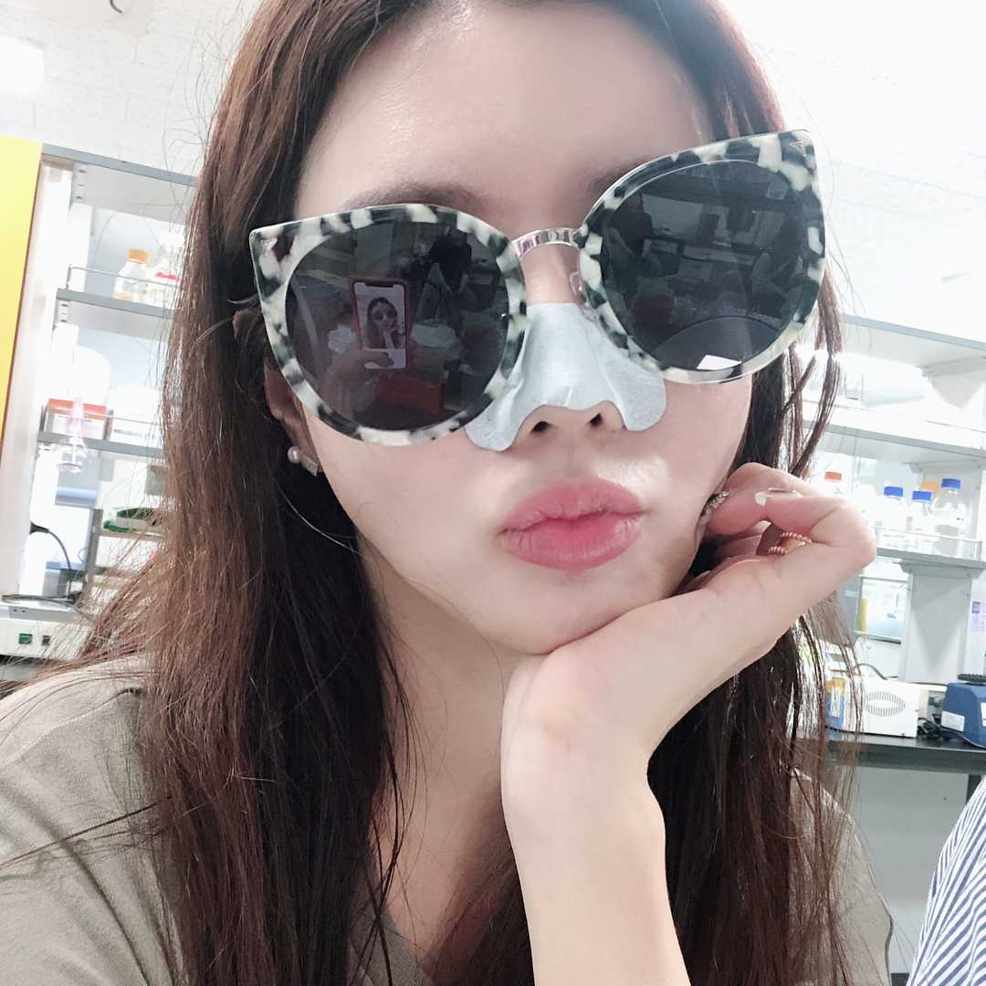 白富美女孩套图素材_真实美女生活照朋友圈包装生活工作吃喝玩乐图5