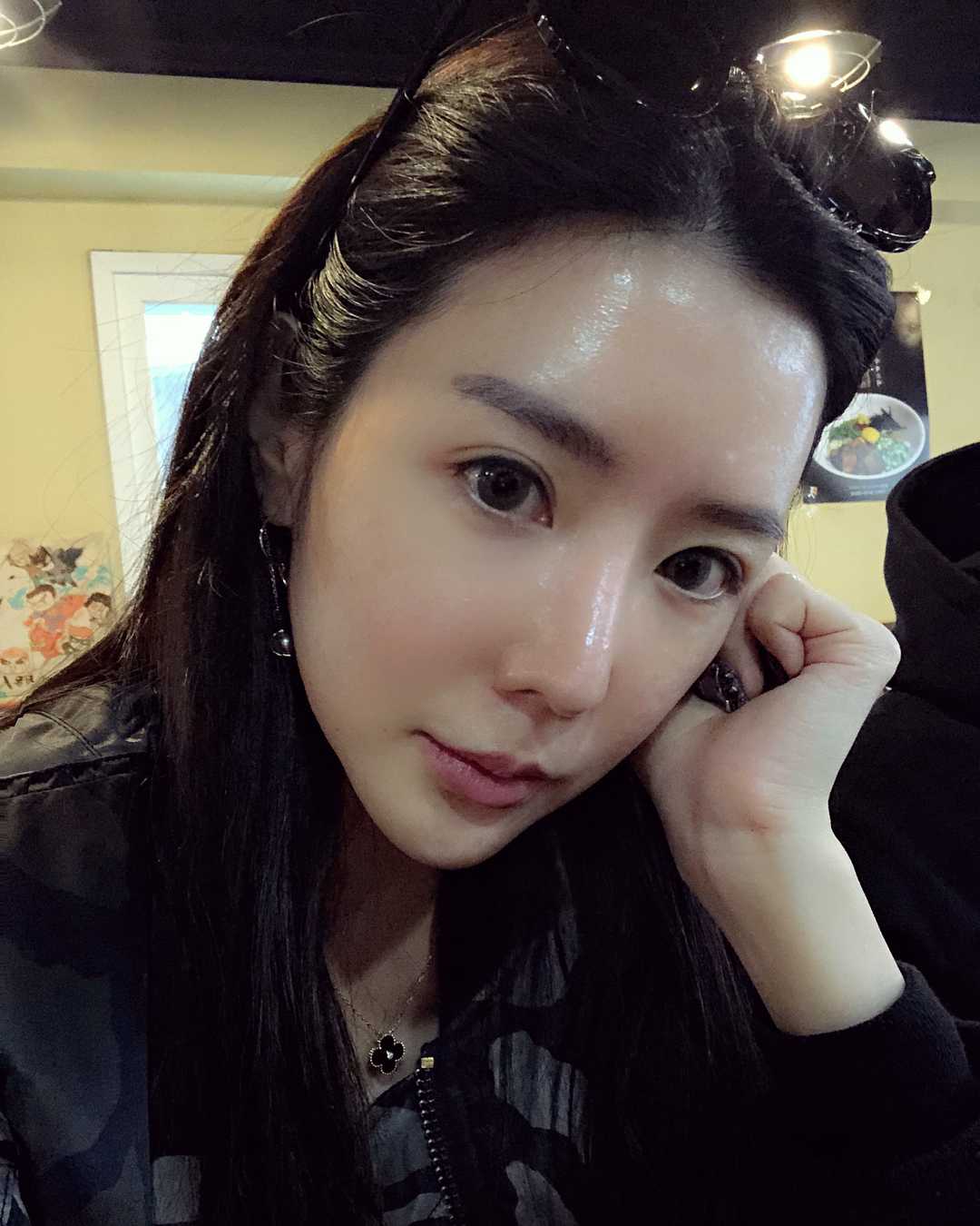 白富美女孩套图素材_真实美女生活照朋友圈包装生活工作吃喝玩乐图13