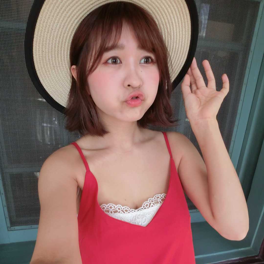 白富美女孩套图素材_真实美女生活照朋友圈包装:生活工作吃喝玩乐图7