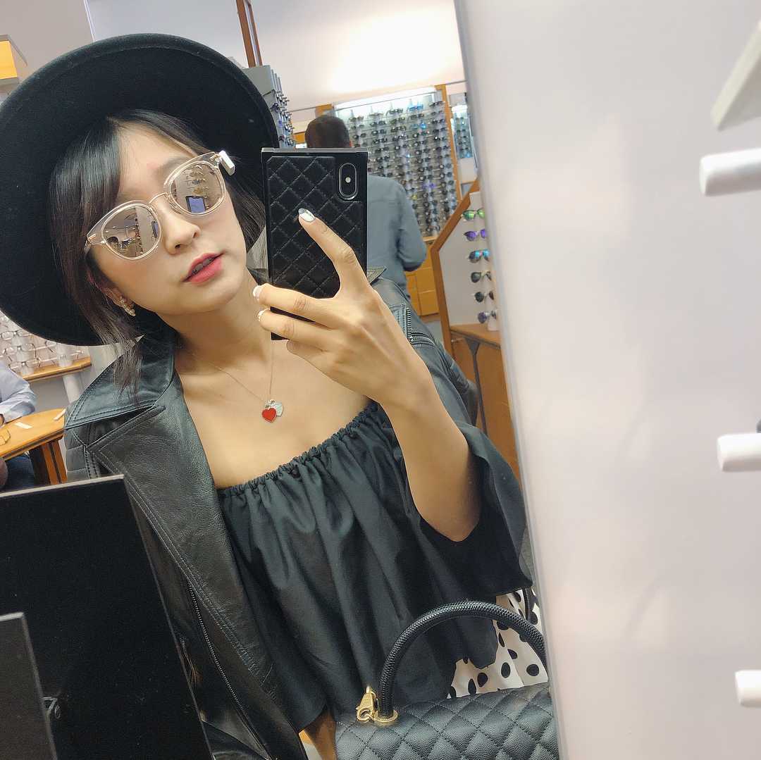 白富美女孩套图素材_真实美女生活照朋友圈包装:生活工作吃喝玩乐图12