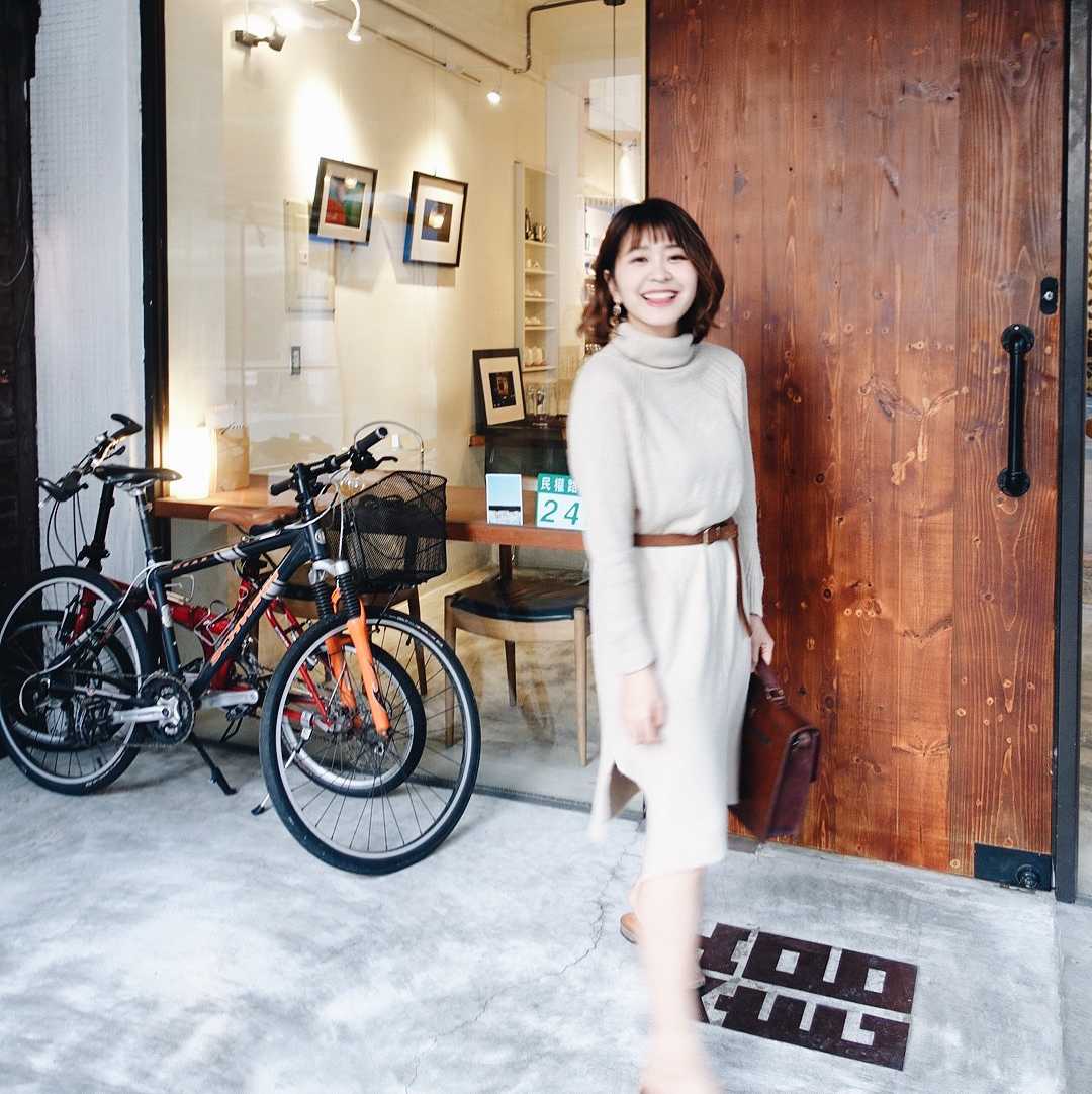 白富美女孩套图素材_真实美女生活照朋友圈包装:生活工作吃喝玩乐图15