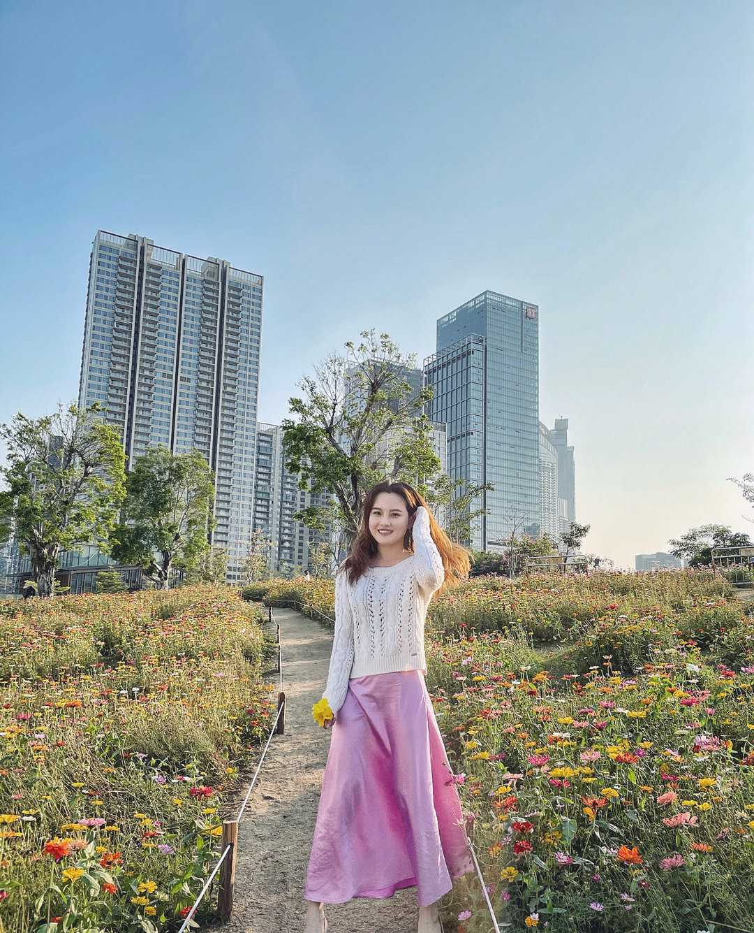 白富美女孩套图_真实美女生活照朋友圈包装素材:生活工作吃喝玩乐图12