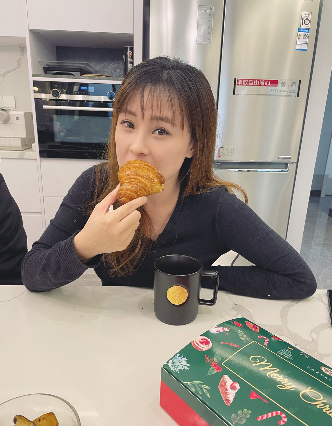 白富美女孩套图_真实美女生活照朋友圈包装素材:生活工作吃喝玩乐图19