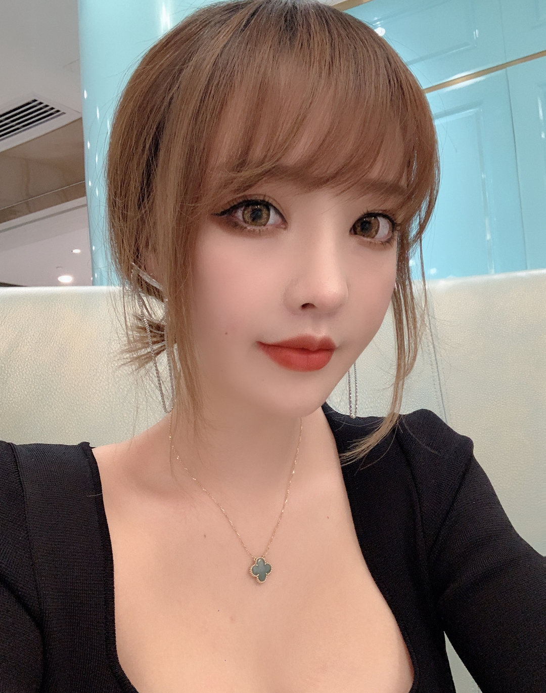 白富美女孩套图_真实美女生活照朋友圈包装素材 生活工作吃喝玩乐图1