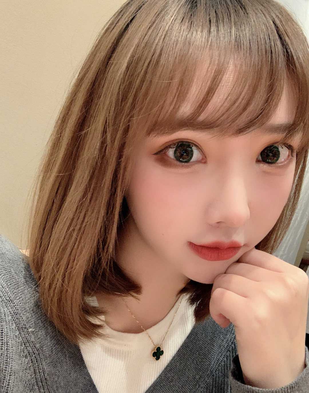 白富美女孩套图_真实美女生活照朋友圈包装素材 生活工作吃喝玩乐图4