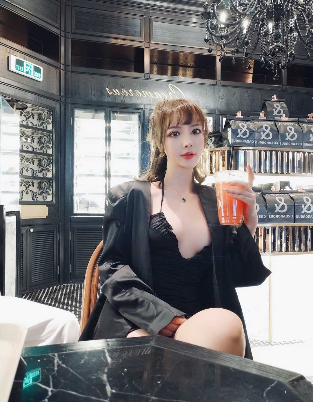 白富美女孩套图_真实美女生活照朋友圈包装素材 生活工作吃喝玩乐图8