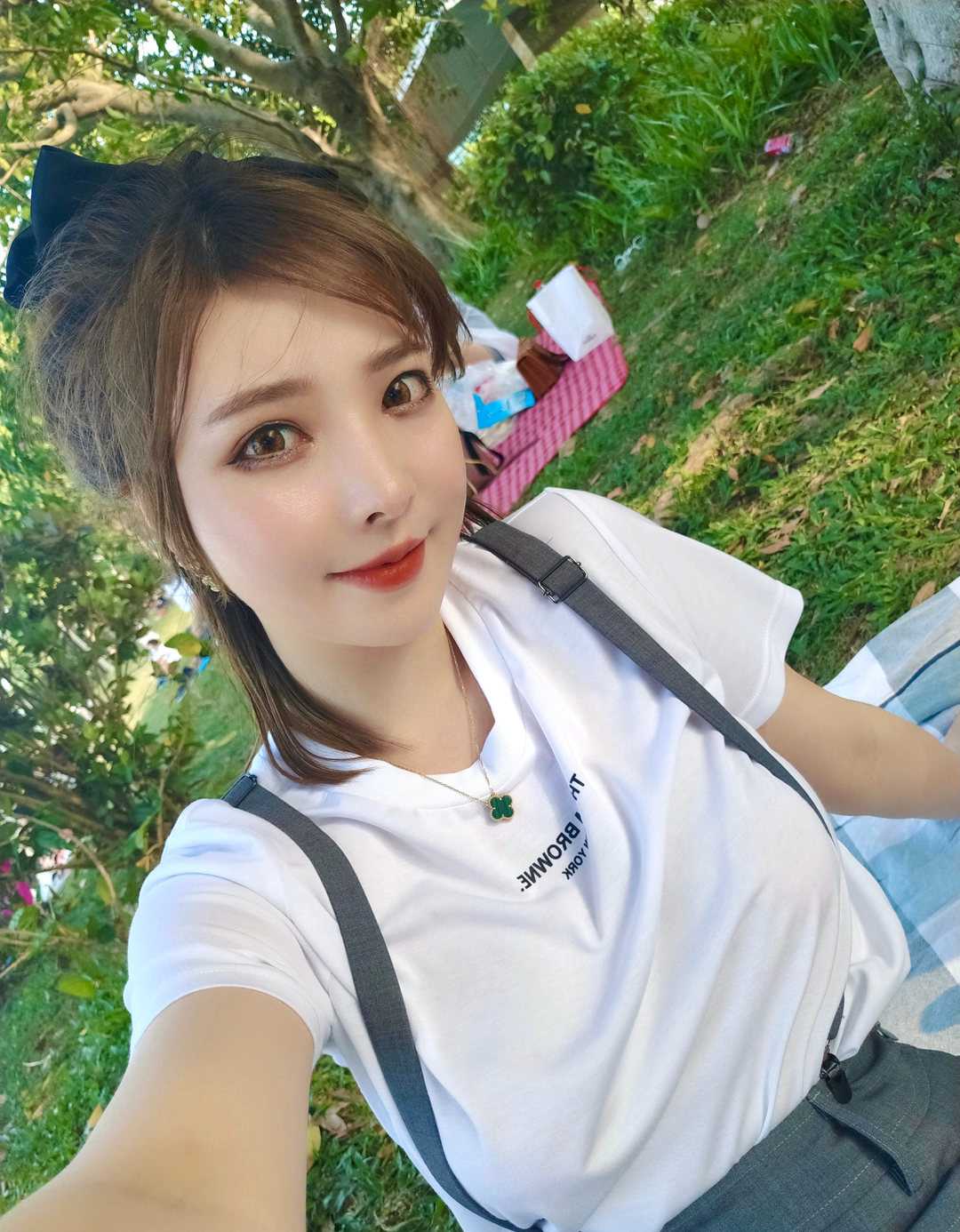 白富美女孩套图_真实美女生活照朋友圈包装素材 生活工作吃喝玩乐图9