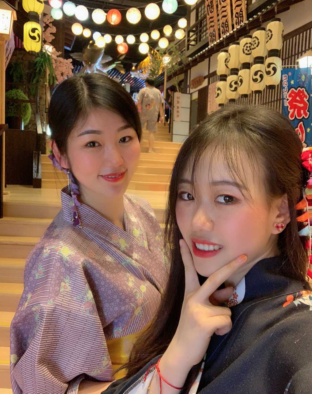 白富美女孩套图_真实美女生活照朋友圈包装素材 生活工作吃喝玩乐图7