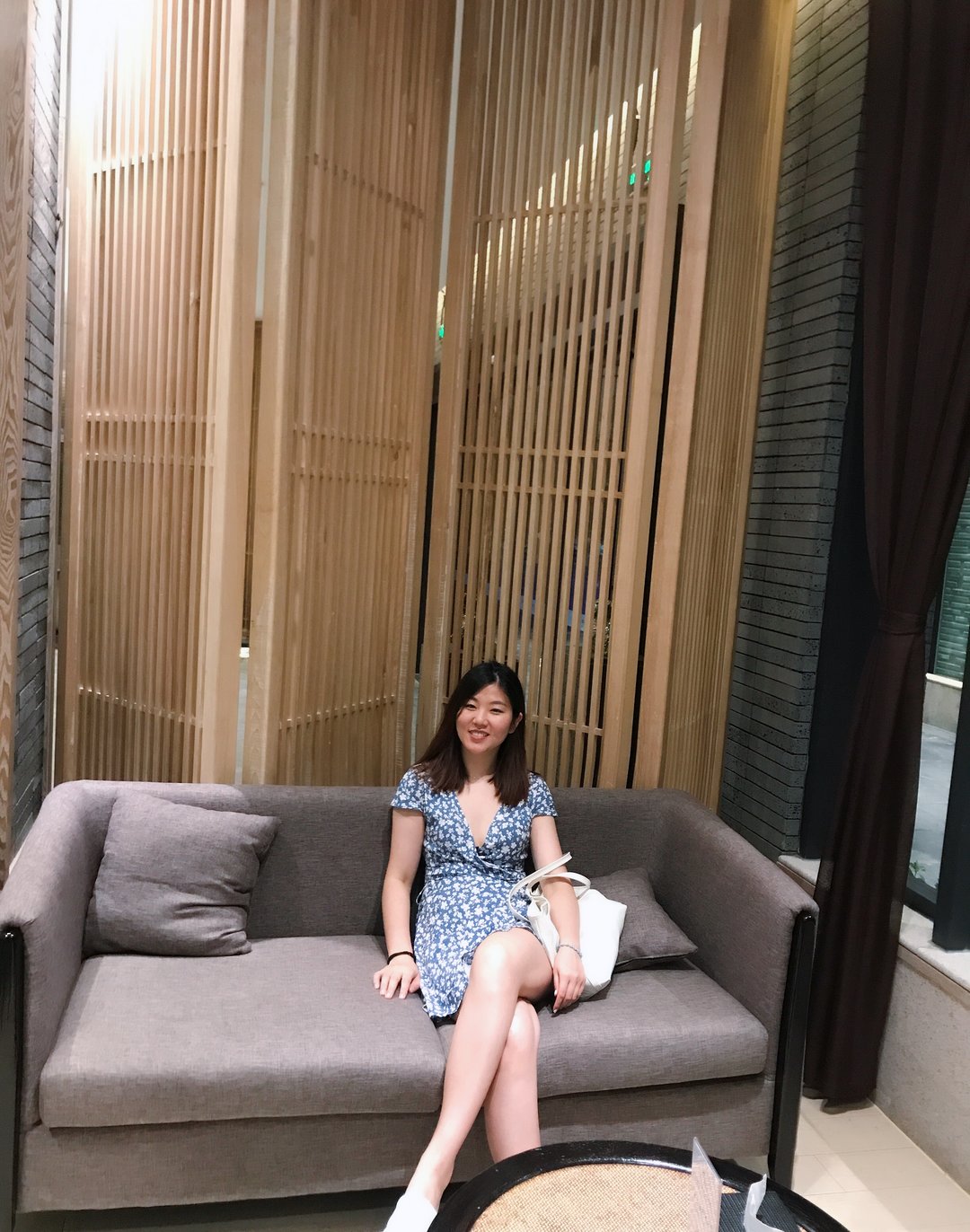 白富美女孩套图_真实美女生活照朋友圈包装素材 生活工作吃喝玩乐图11