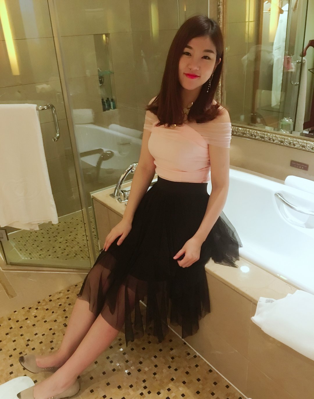 白富美女孩套图_真实美女生活照朋友圈包装素材 生活工作吃喝玩乐图12