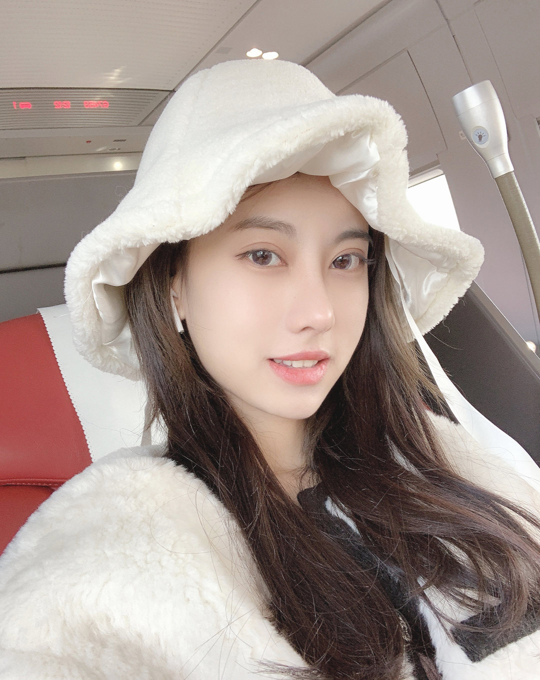 白富美女孩套图_真实美女生活照朋友圈包装素材 生活工作吃喝玩乐图2