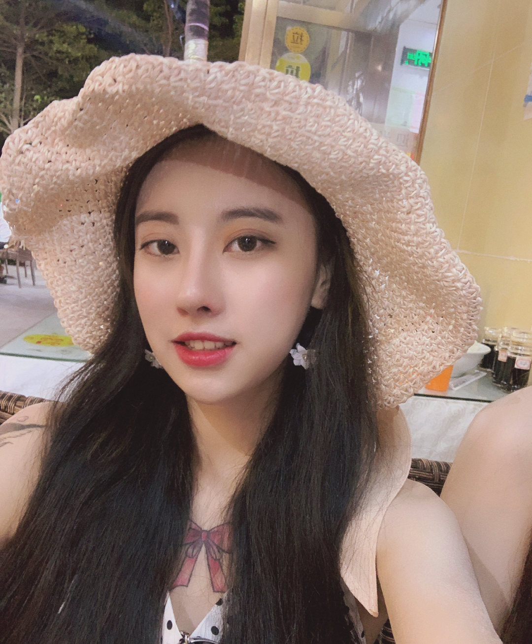 白富美女孩套图_真实美女生活照朋友圈包装素材 生活工作吃喝玩乐图5