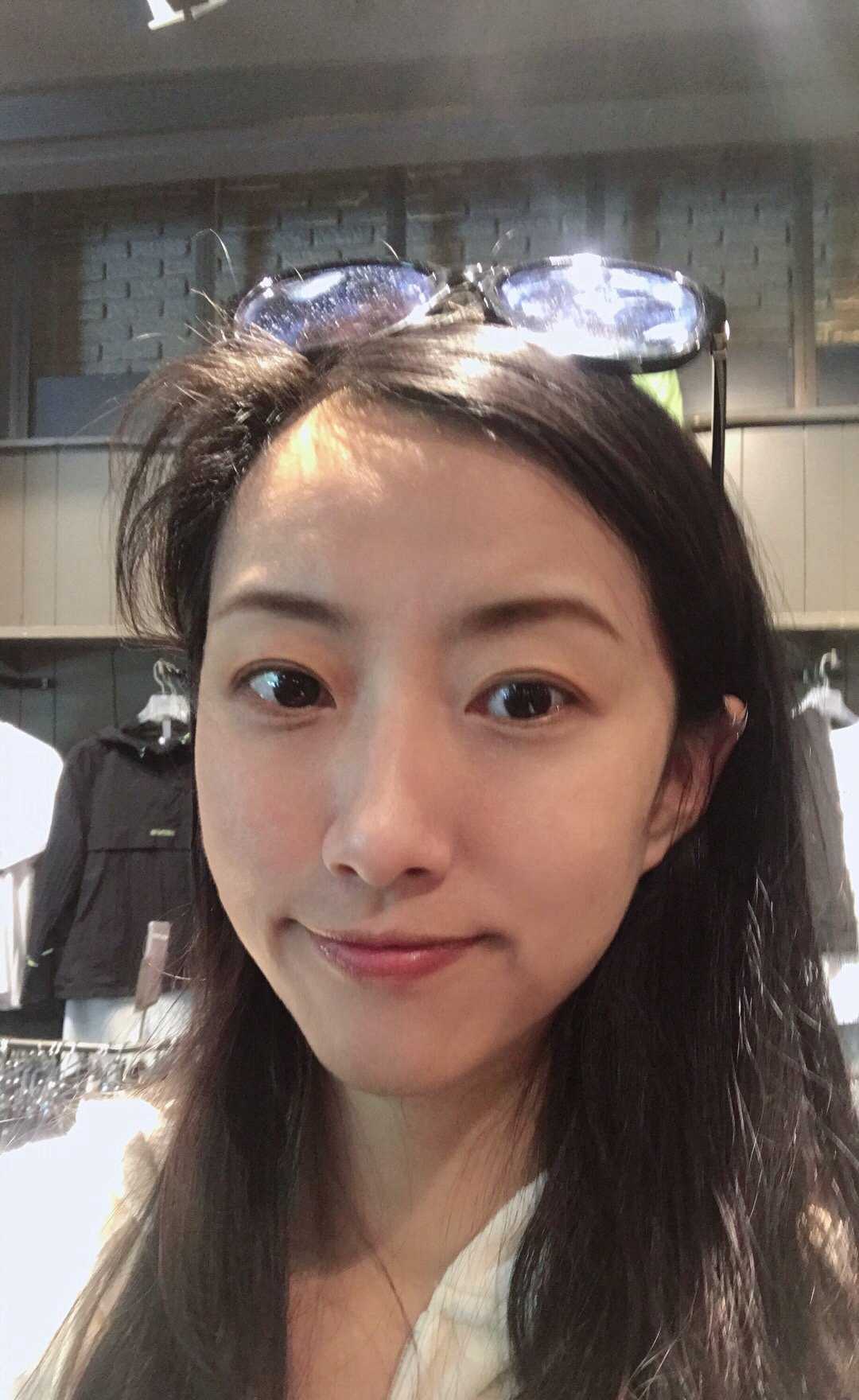 白富美女孩套图_真实美女生活照朋友圈包装素材 生活工作吃喝玩乐图1