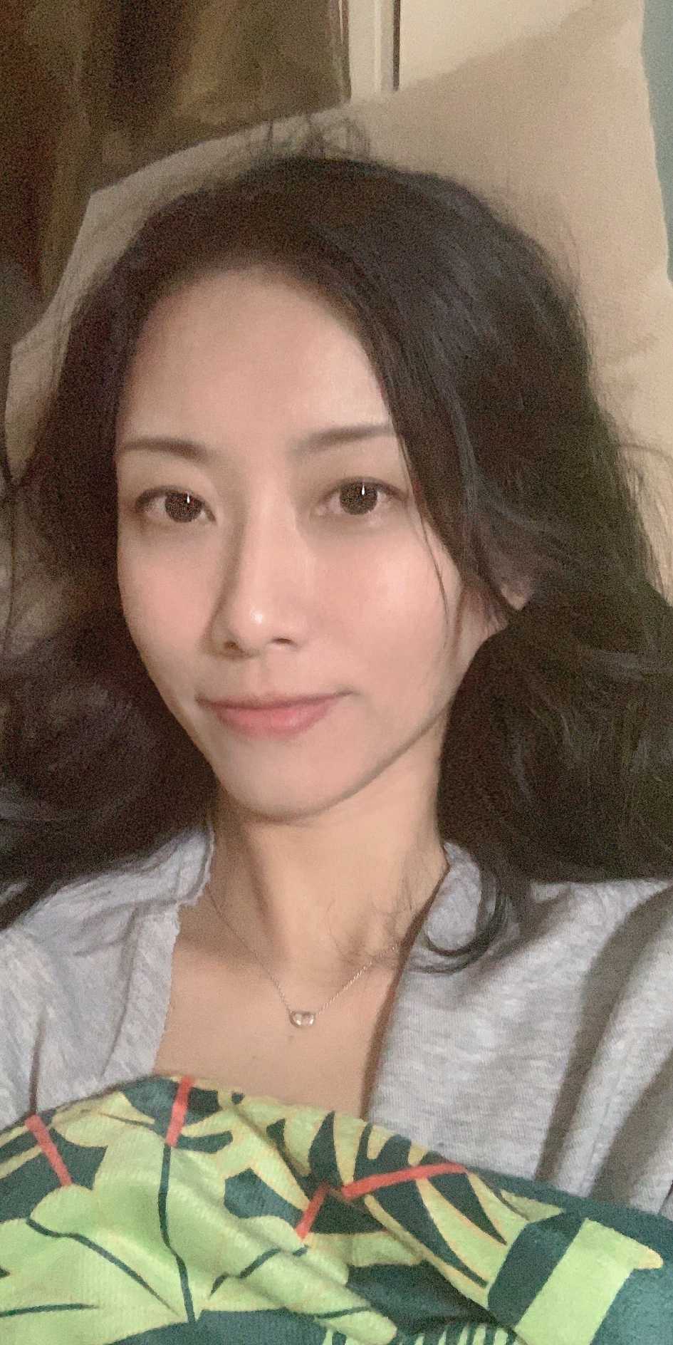 白富美女孩套图_真实美女生活照朋友圈包装素材 生活工作吃喝玩乐图4