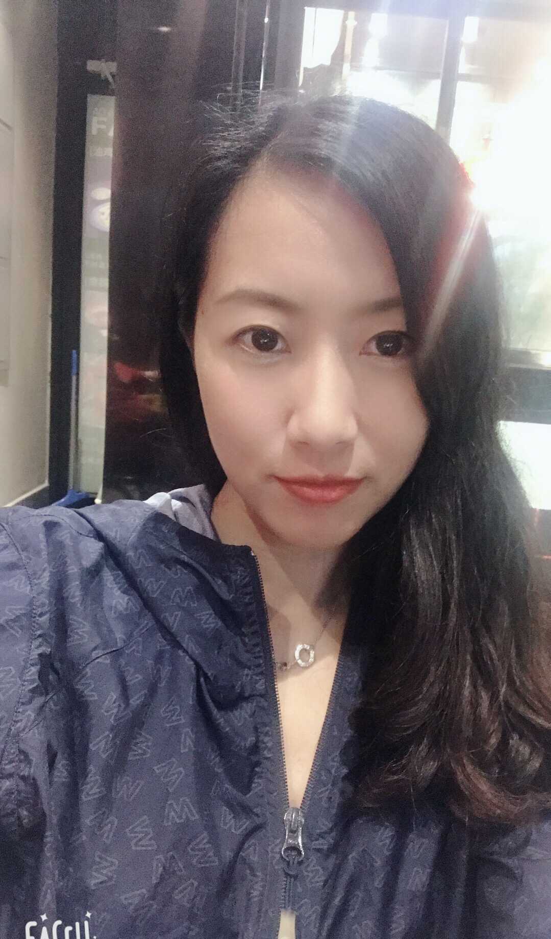 白富美女孩套图_真实美女生活照朋友圈包装素材 生活工作吃喝玩乐图5