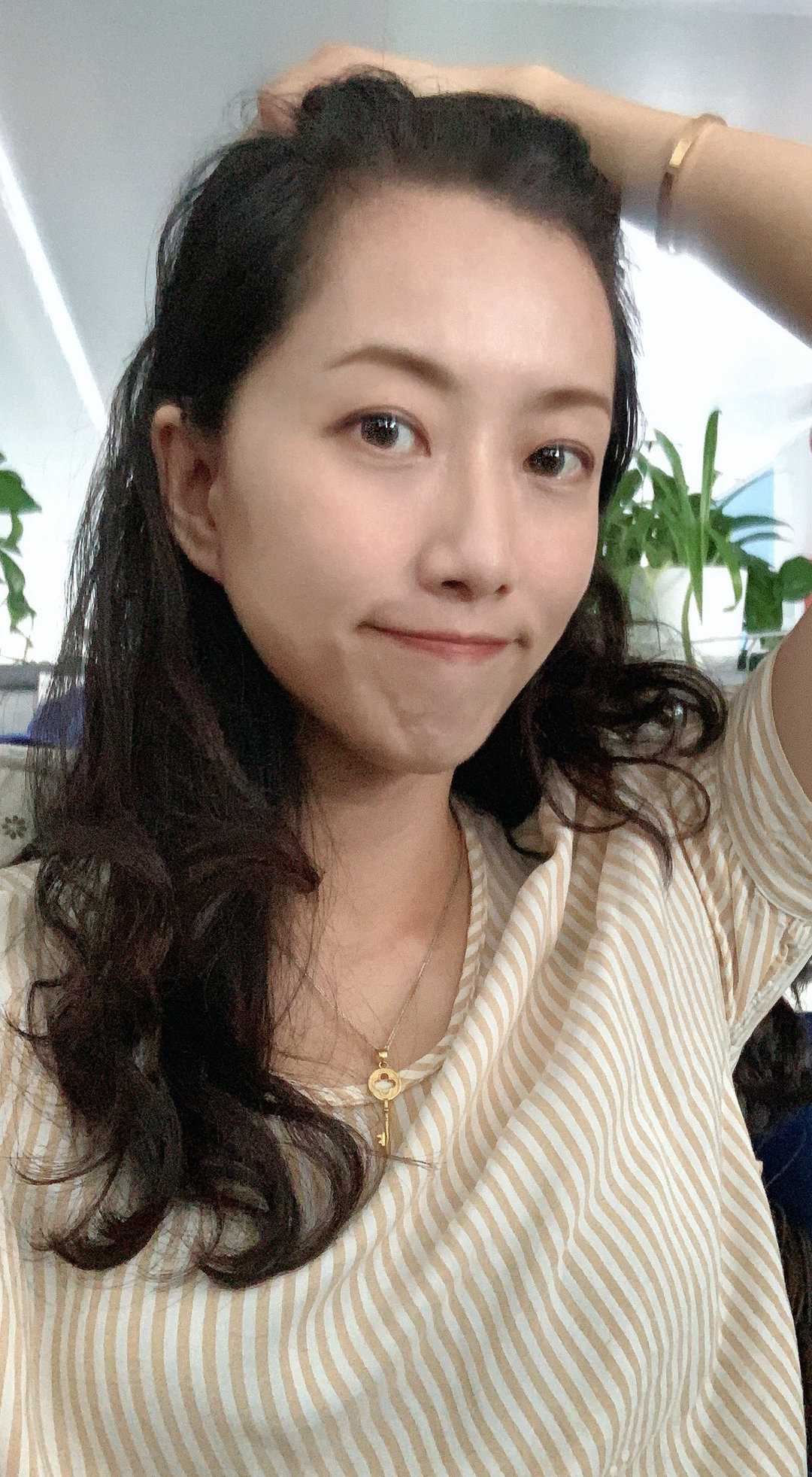 白富美女孩套图_真实美女生活照朋友圈包装素材 生活工作吃喝玩乐图7