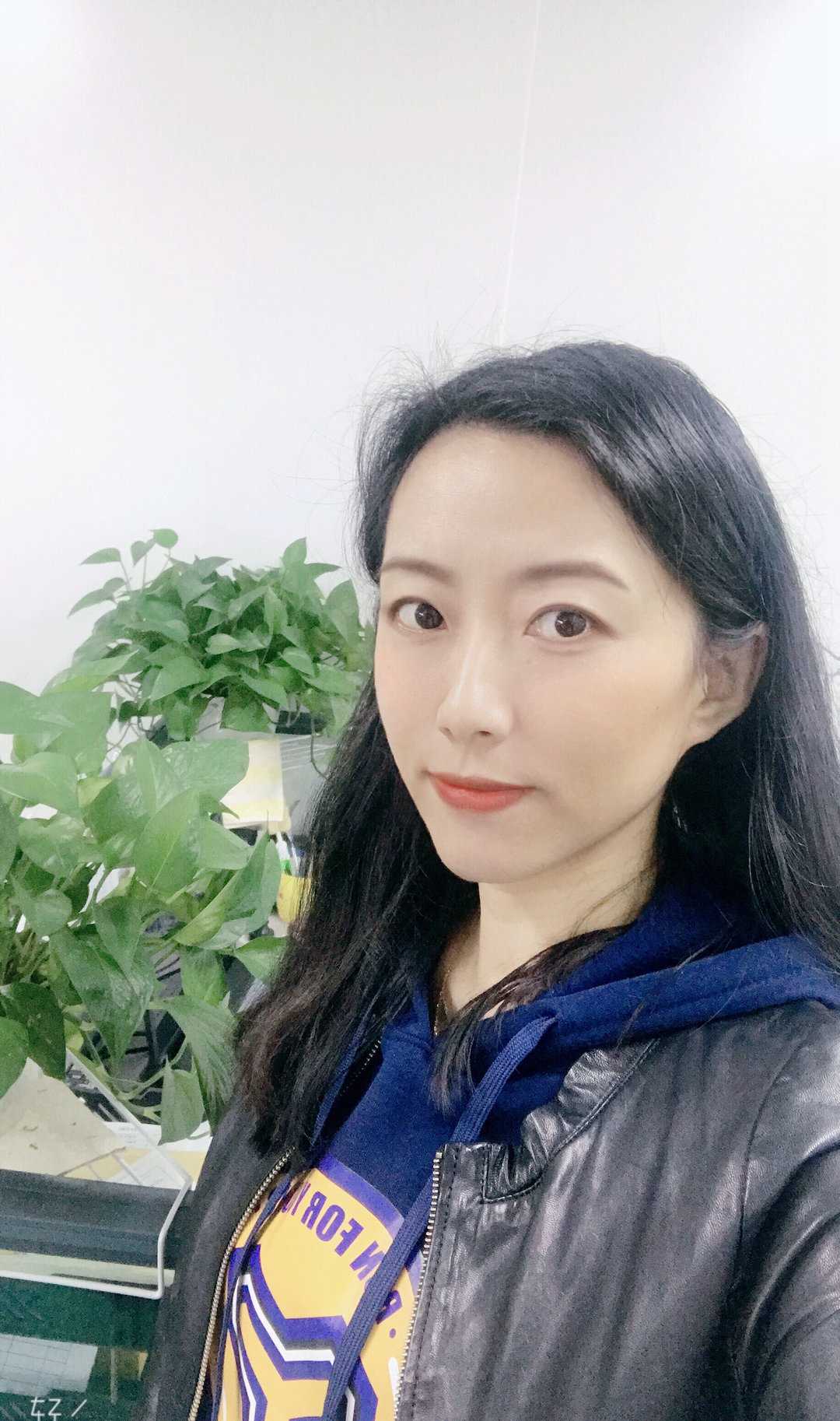 白富美女孩套图_真实美女生活照朋友圈包装素材 生活工作吃喝玩乐图10