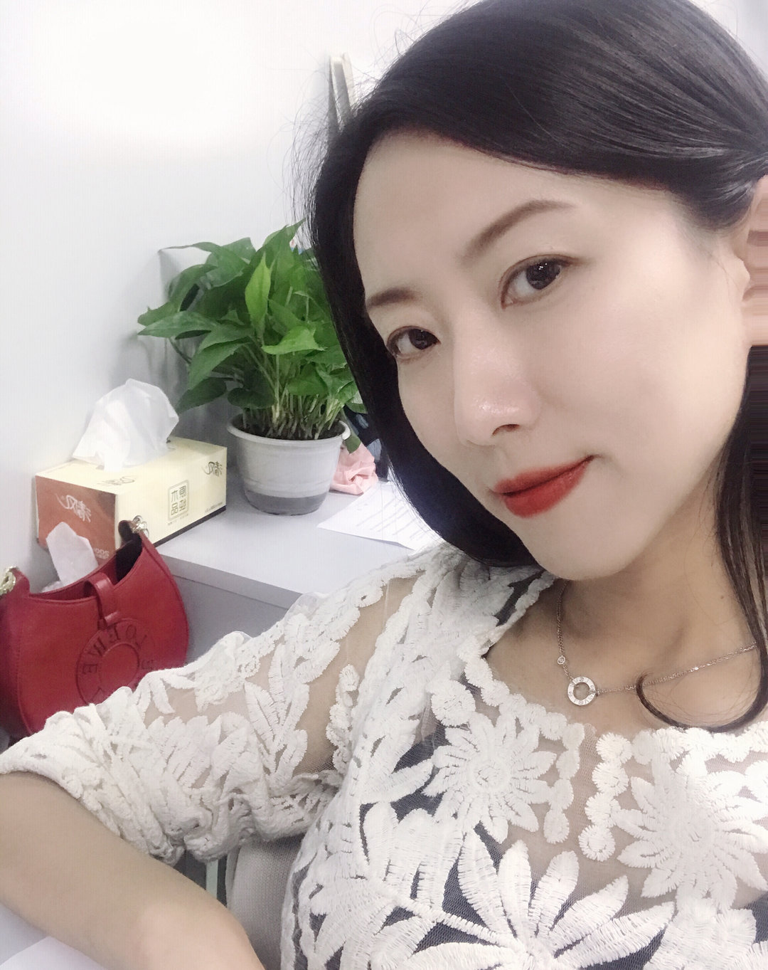 白富美女孩套图_真实美女生活照朋友圈包装素材 生活工作吃喝玩乐图12