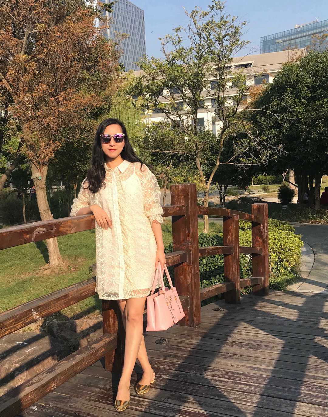 白富美女孩套图_真实美女生活照朋友圈包装素材 生活工作吃喝玩乐图13
