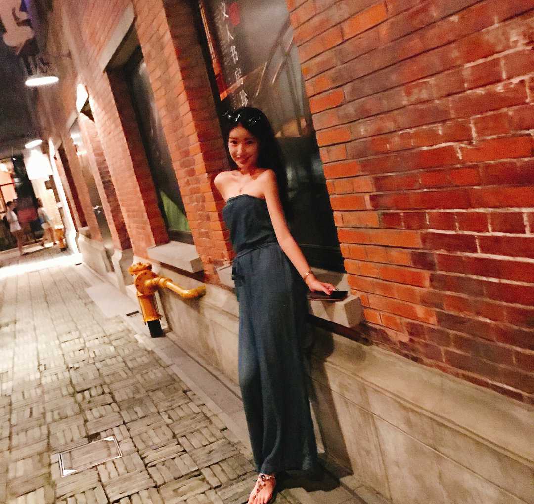 白富美女孩套图_真实美女生活照朋友圈包装素材 生活工作吃喝玩乐图17