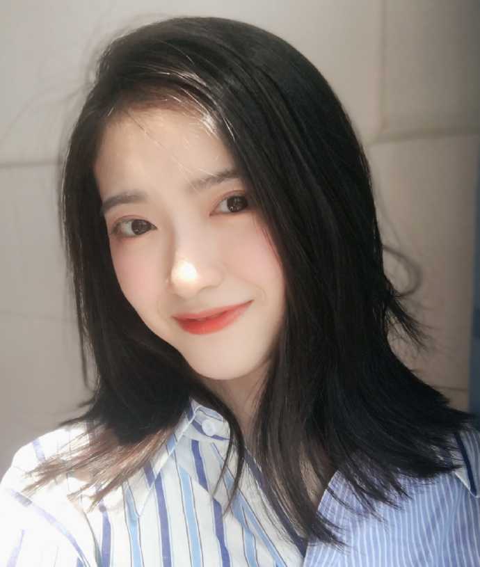 白富美女孩套图_真实美女生活照朋友圈包装素素材 生活工作吃喝玩乐图1